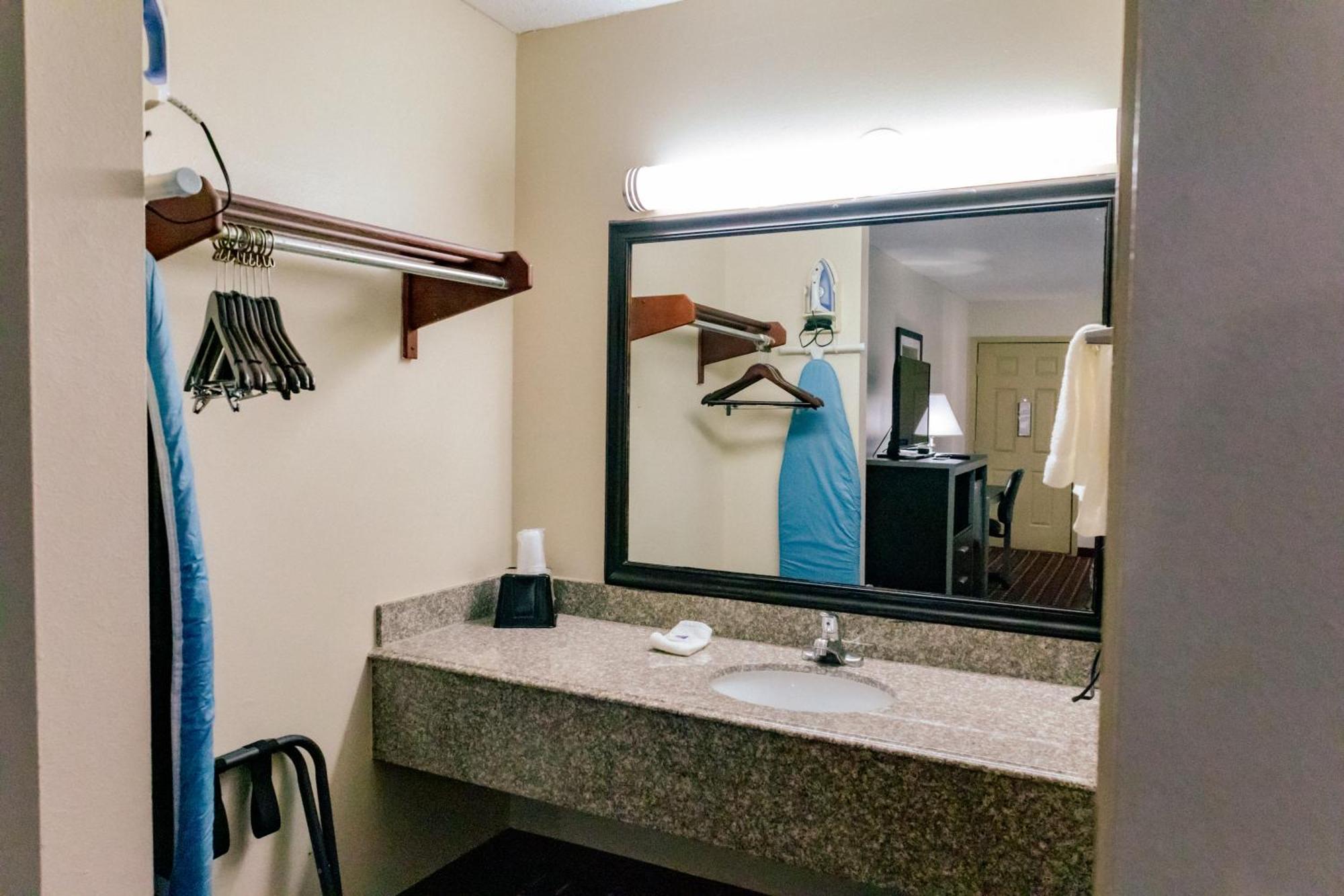 Quadruple Room Disability Access Roll Shower,1544514835:JPEG