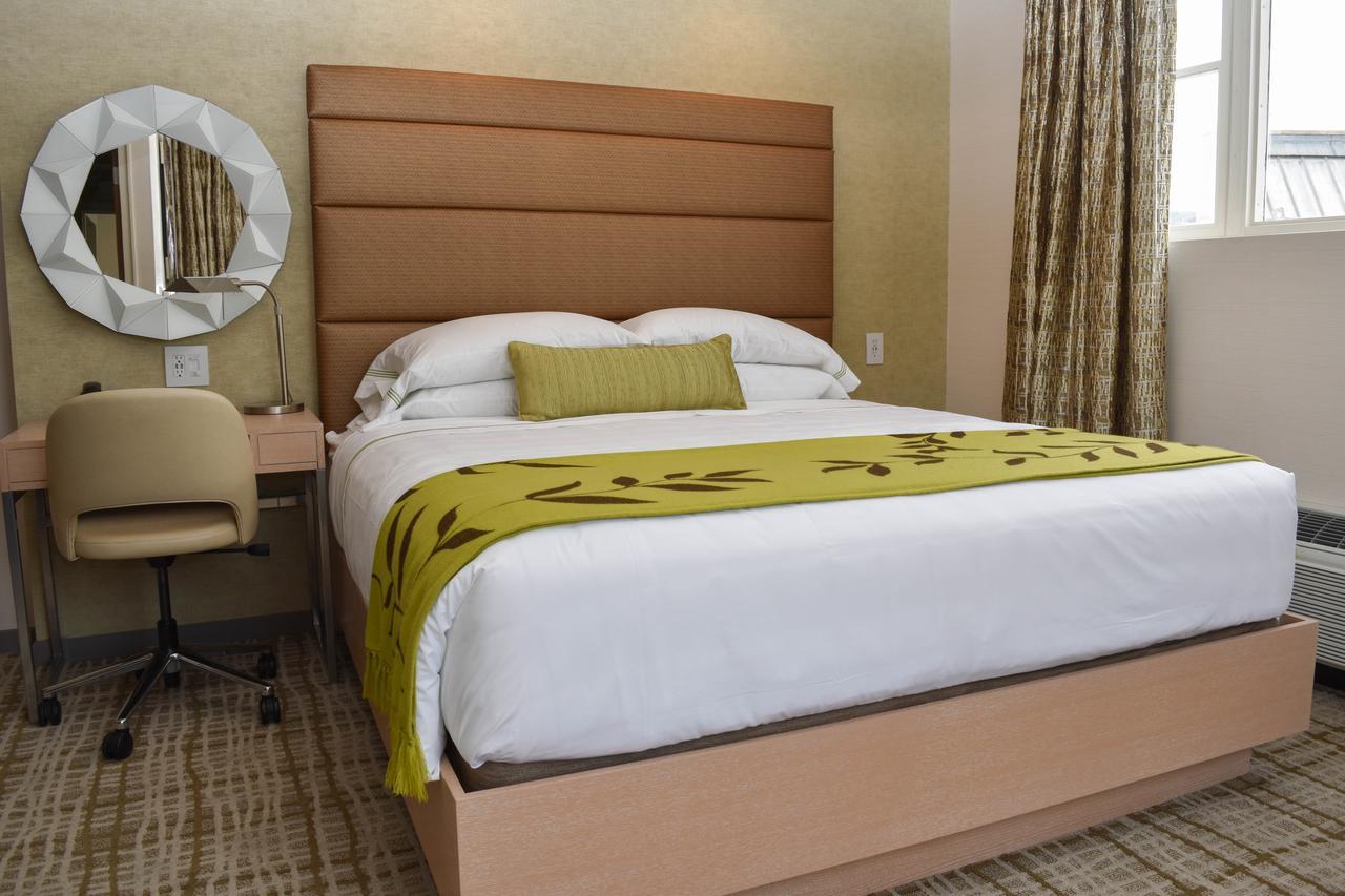 Deluxe King Room,528811374:JPEG